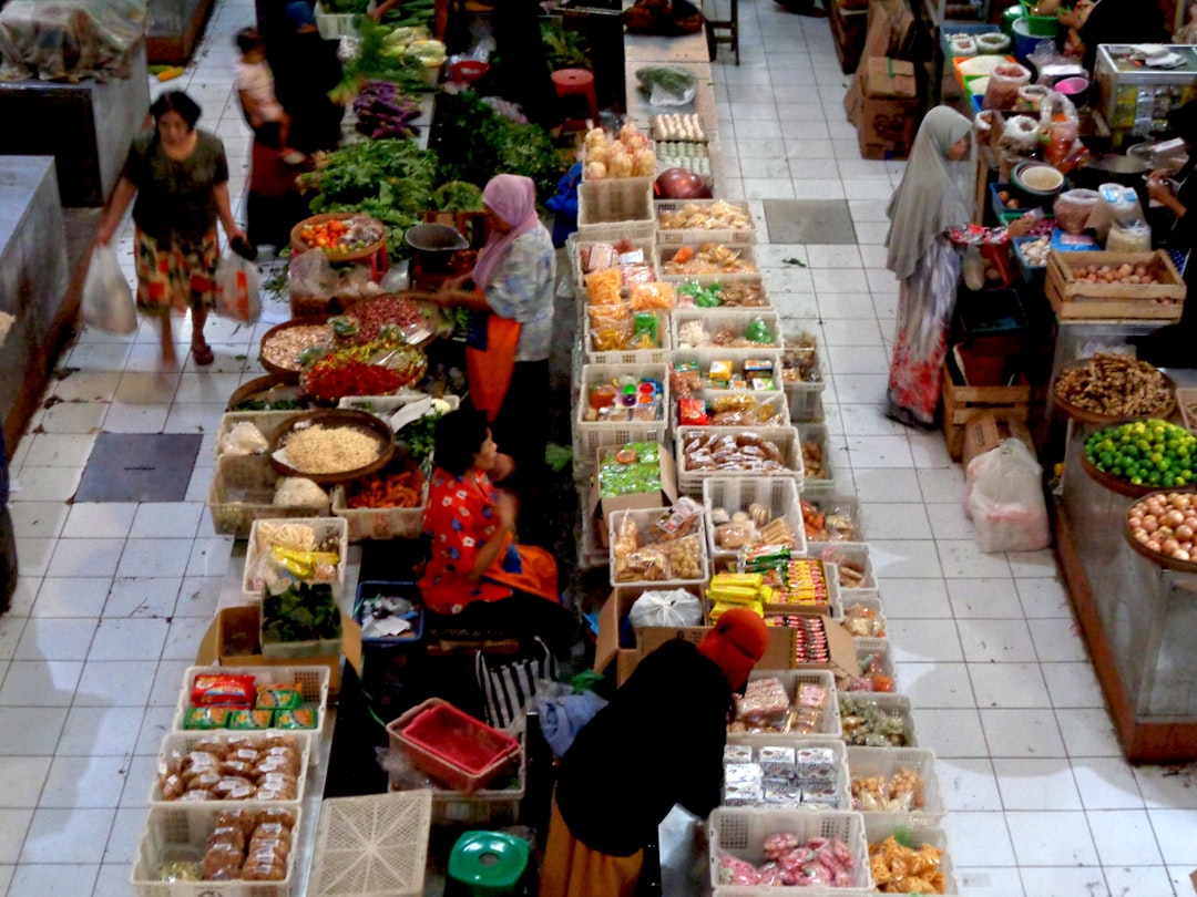 market bargaining shopping