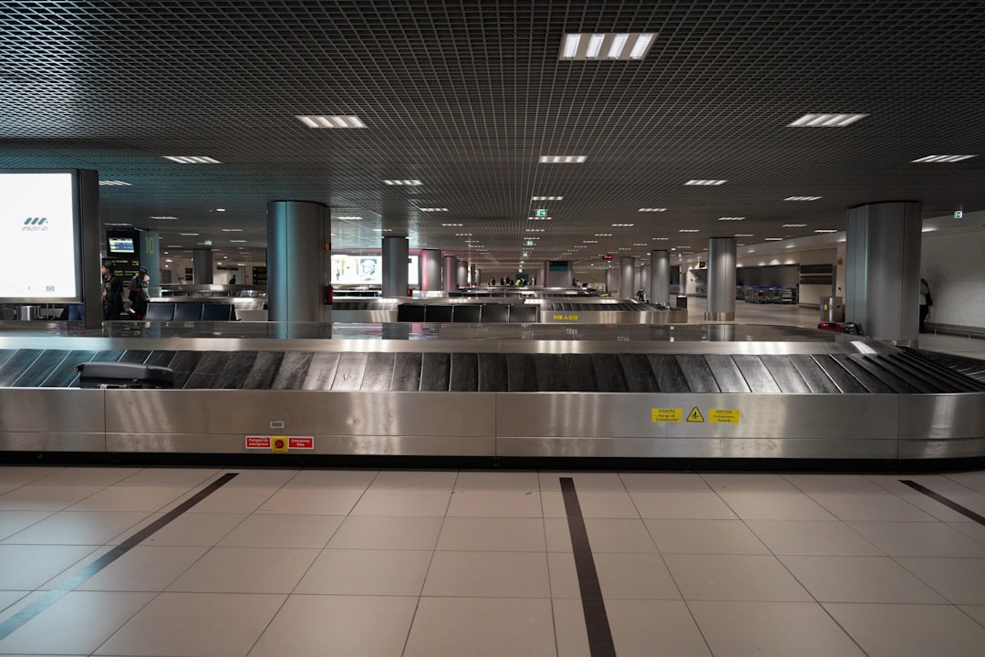 baggage claim carousel airport