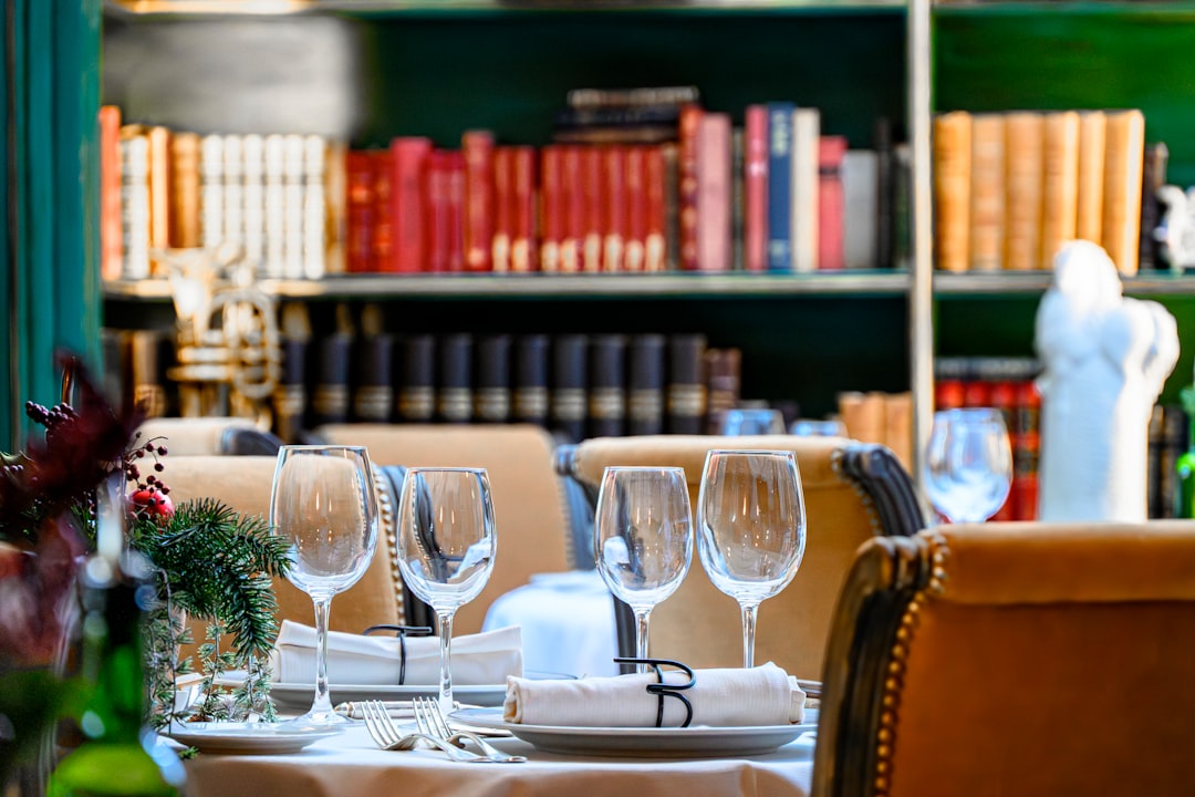 restaurant dining table setting