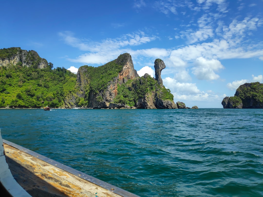 island hopping boat tour