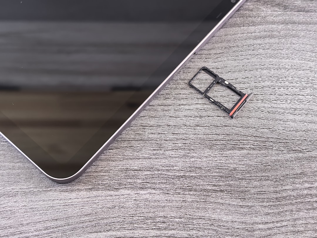 smartphone SIM card slot