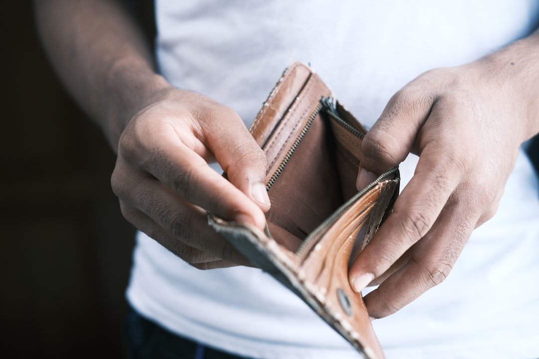 empty open wallet