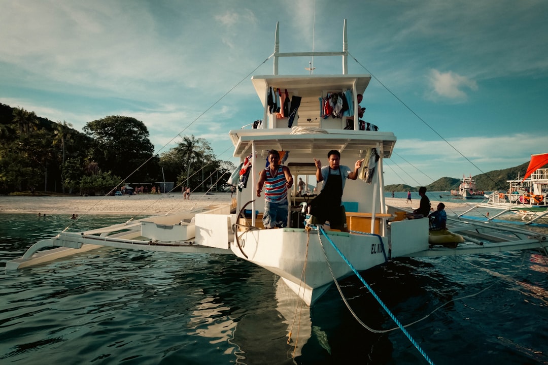 island hopping boat lunch