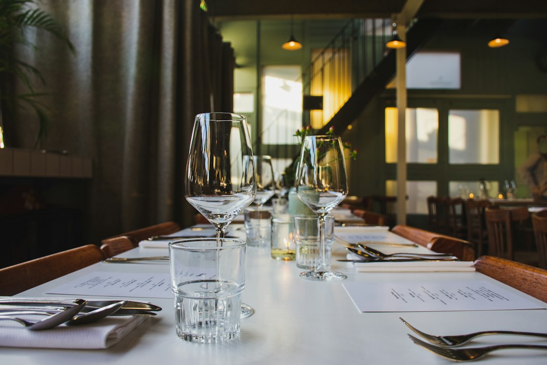 restaurant dining table reservation