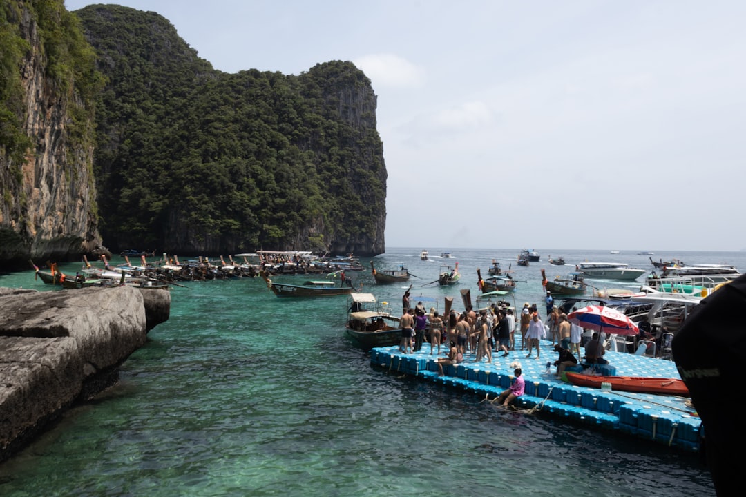 island hopping boat tour